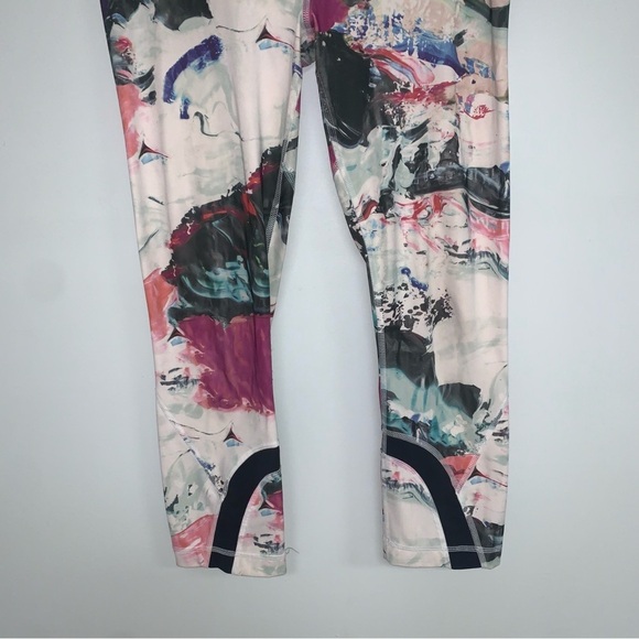 Lululemon Run: Inspire Crop II Leggings Size 6 US White Abstract Luxtreme Capris - Picture 6 of 15